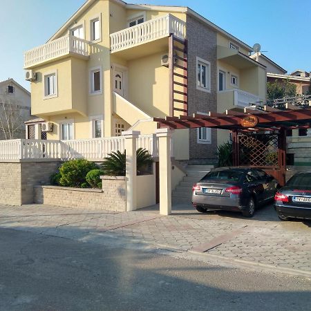 Apartments Sandra Тиват Экстерьер фото