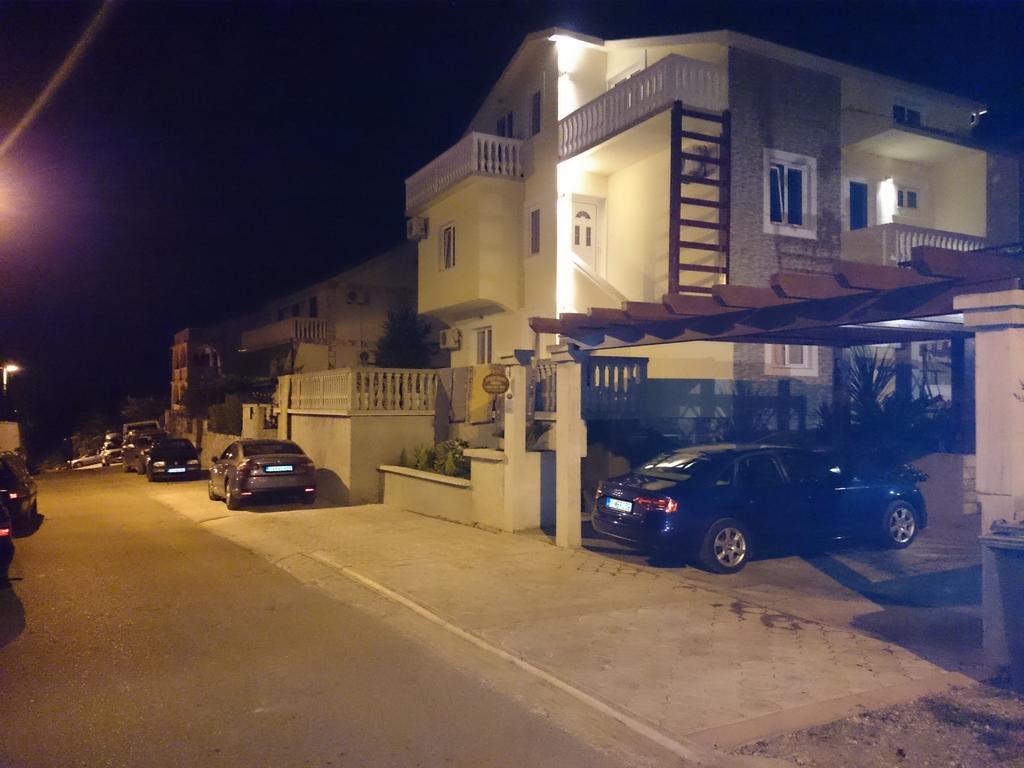Apartments Sandra Тиват Экстерьер фото