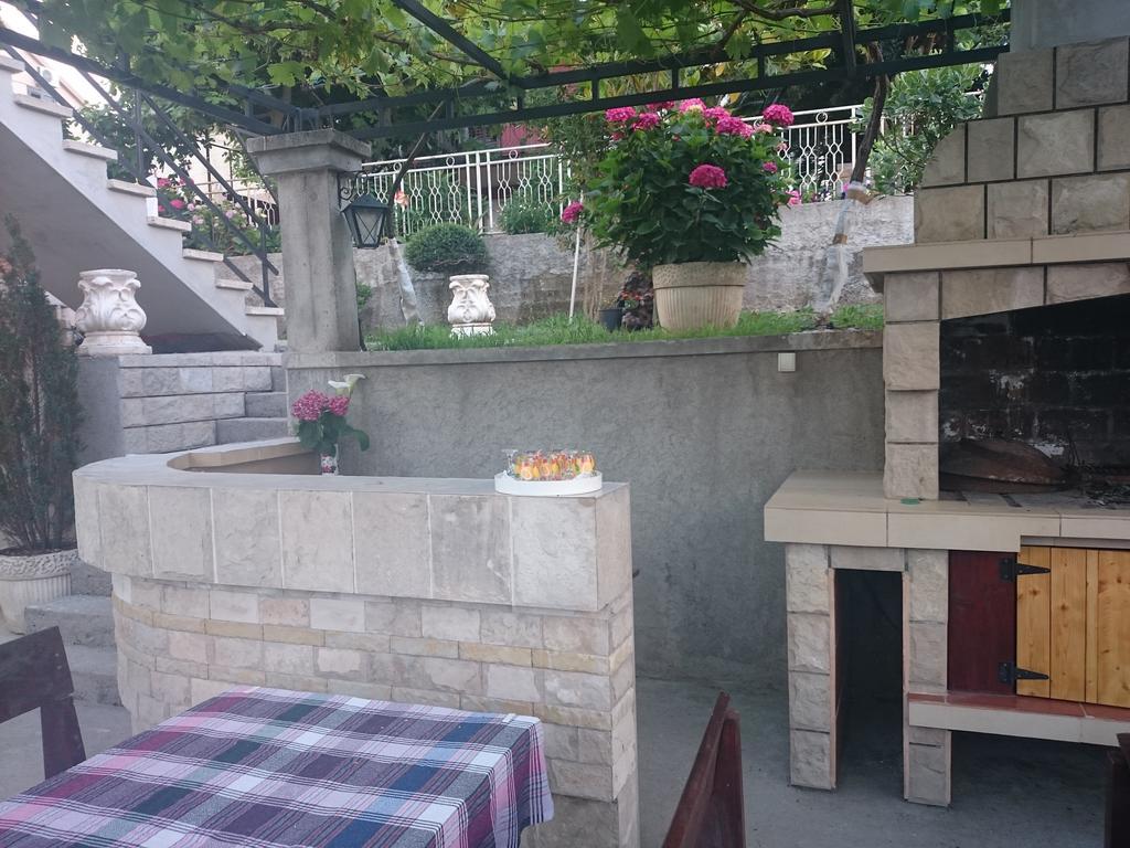 Apartments Sandra Тиват Экстерьер фото