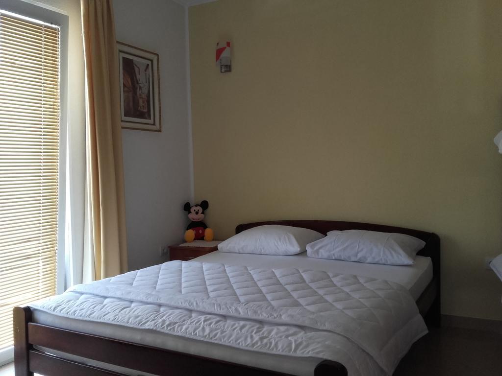Apartments Sandra Тиват Экстерьер фото