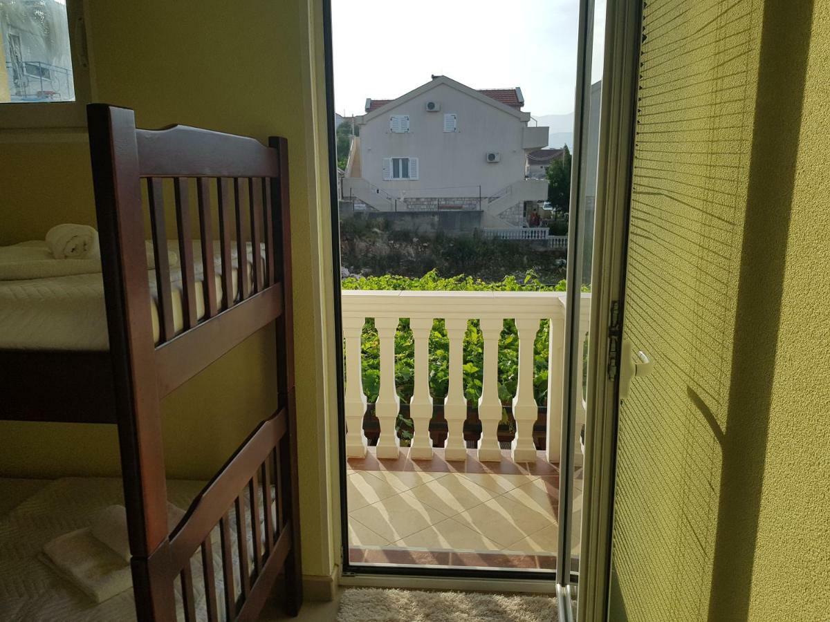 Apartments Sandra Тиват Экстерьер фото