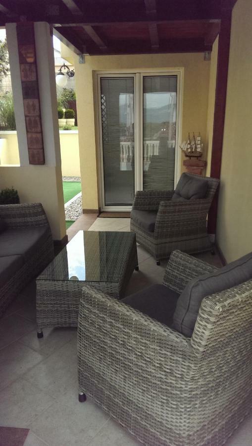 Apartments Sandra Тиват Экстерьер фото