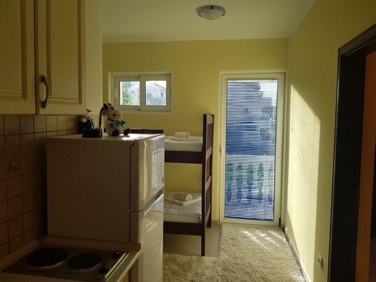 Apartments Sandra Тиват Экстерьер фото