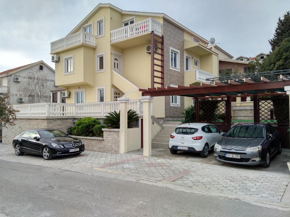Apartments Sandra Тиват Экстерьер фото