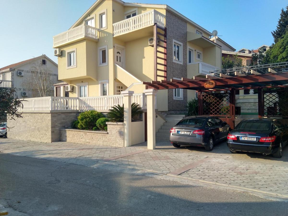 Apartments Sandra Тиват Экстерьер фото